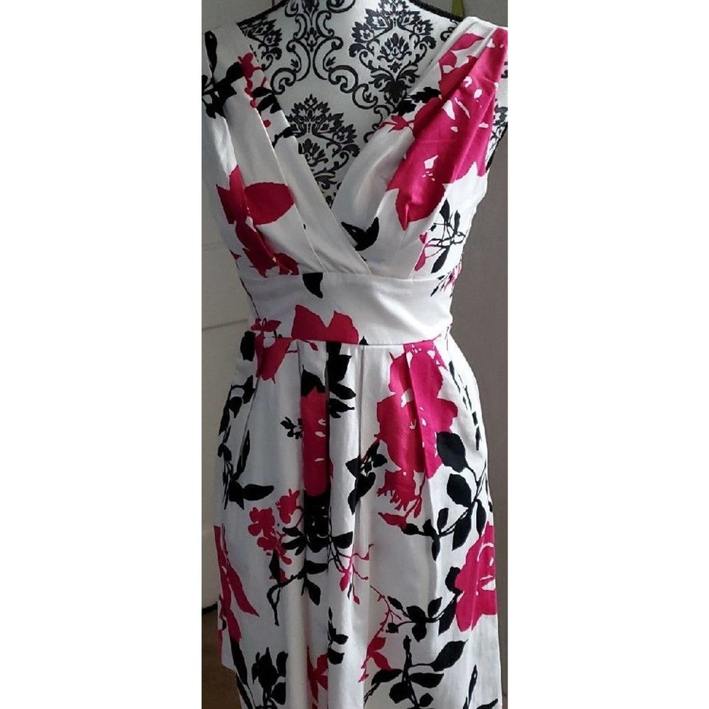 Beautiful cotton floral dress with pockets size 4